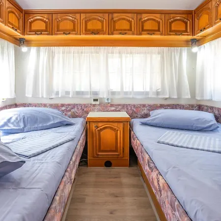 Sarakina Caravans By The Sea Camping *