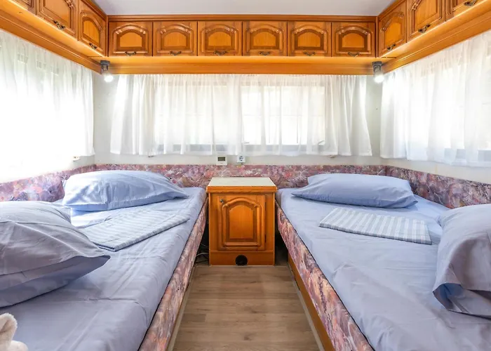 Sarakina Caravans By The Sea Camping *